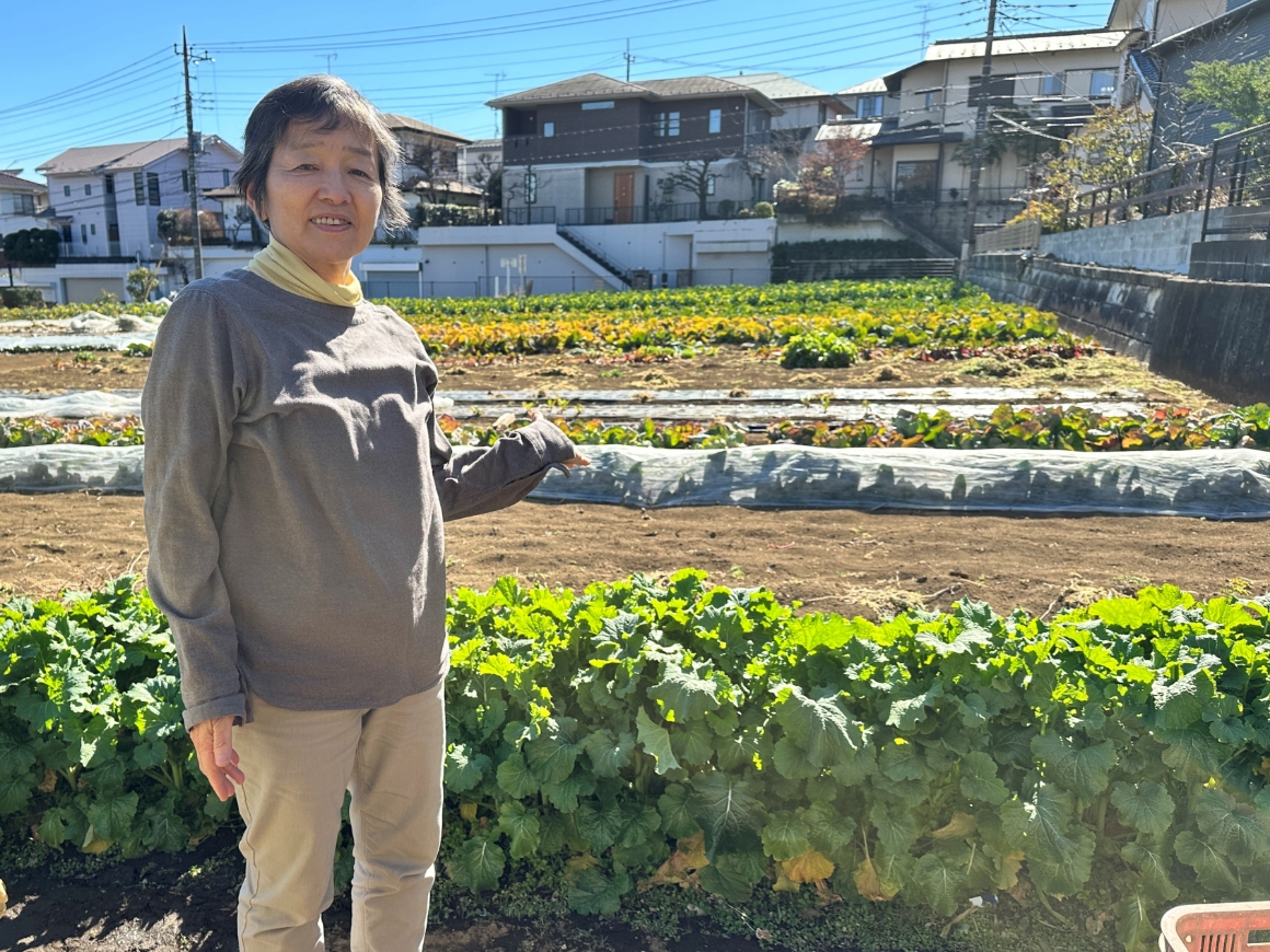 住宅の中にある畑にハマるSさん