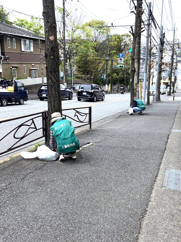 街路樹清掃や公園草刈り清掃