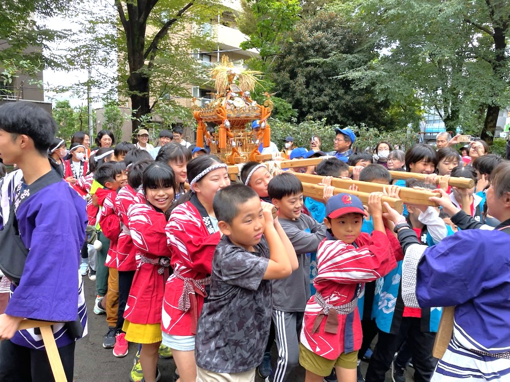 馬絹神社秋季例大祭こども神輿（子ども会）