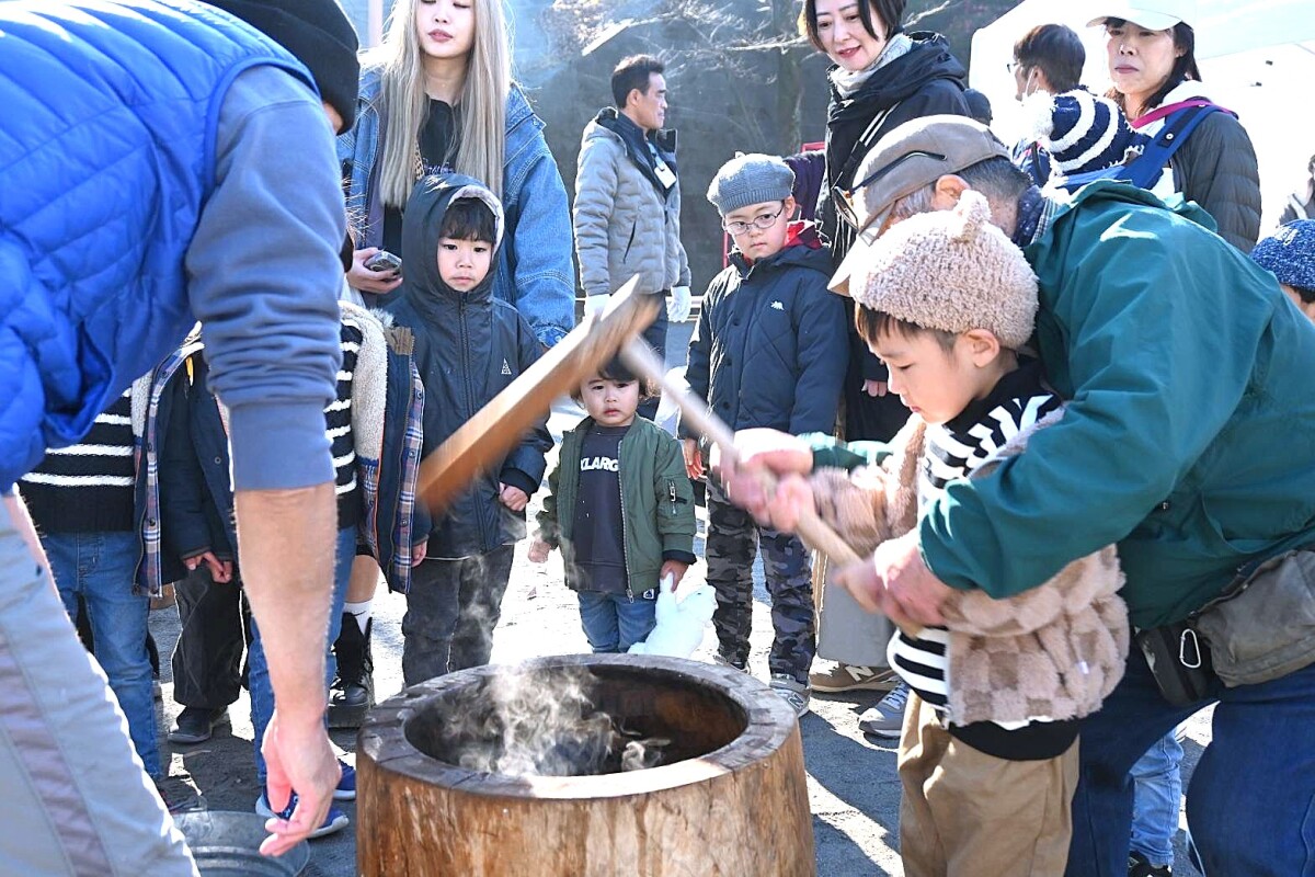 年末恒例の餅つき大会