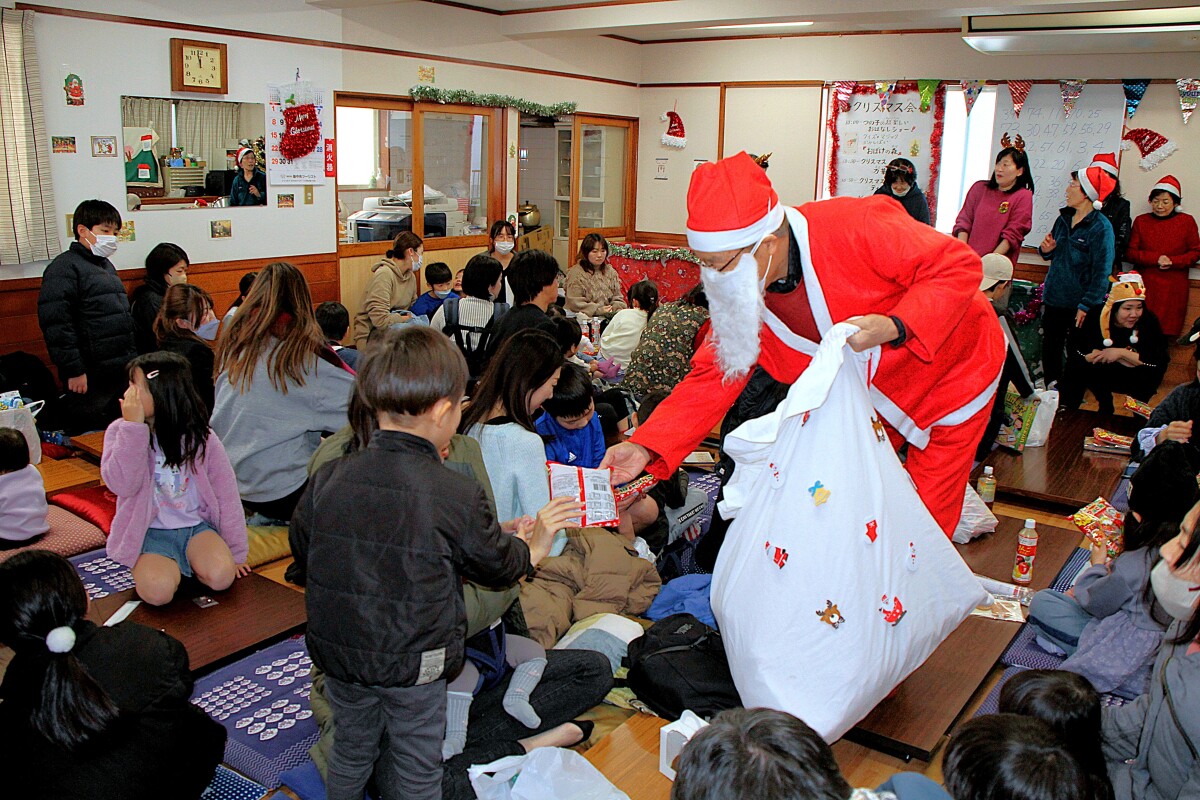 クリスマス会・サンタさん登場！